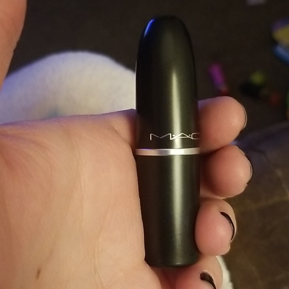 Lipstick - Picture 5 of 7